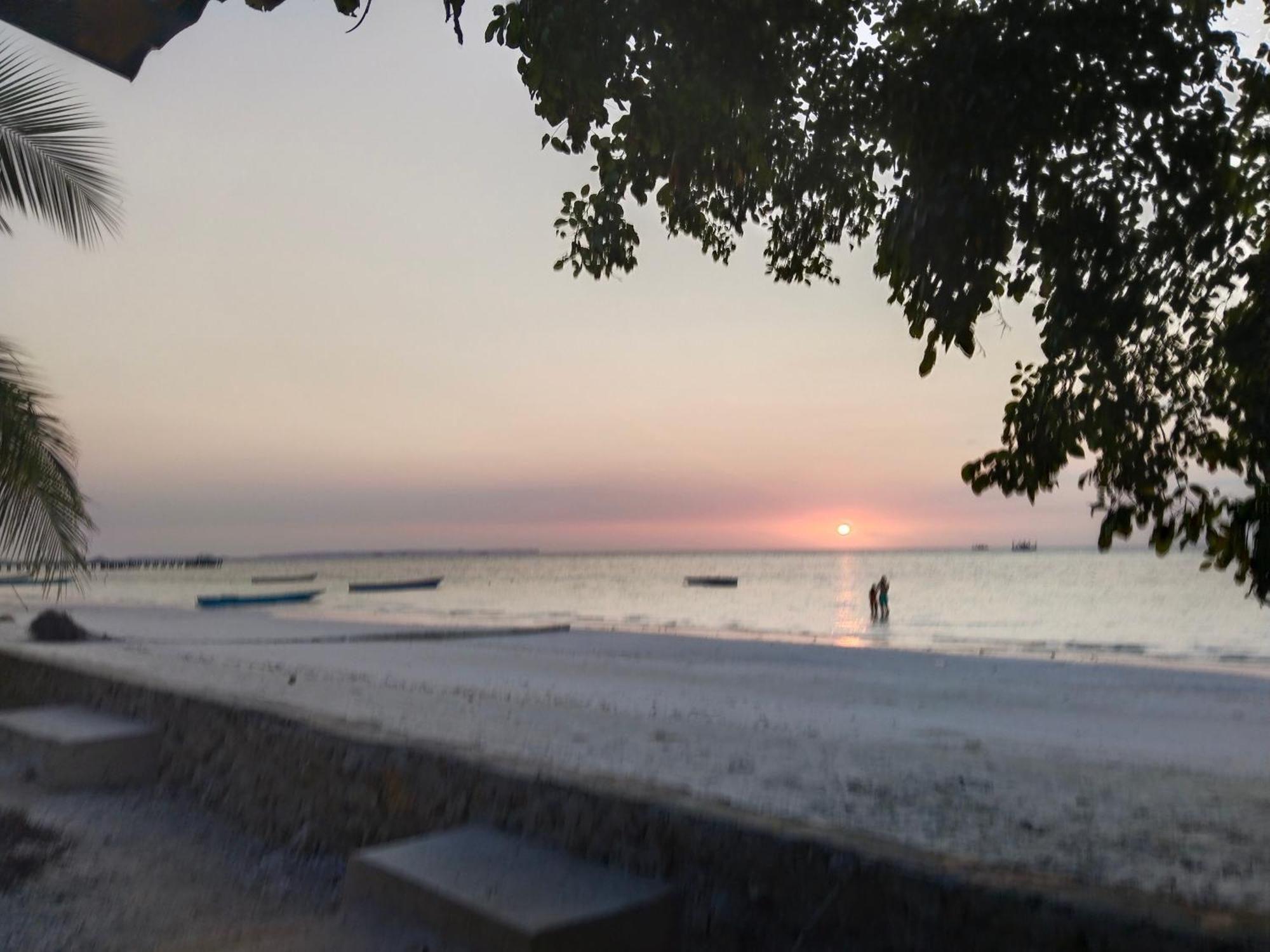 Tria Maria Cottage Ngurbloat الغرفة الصورة