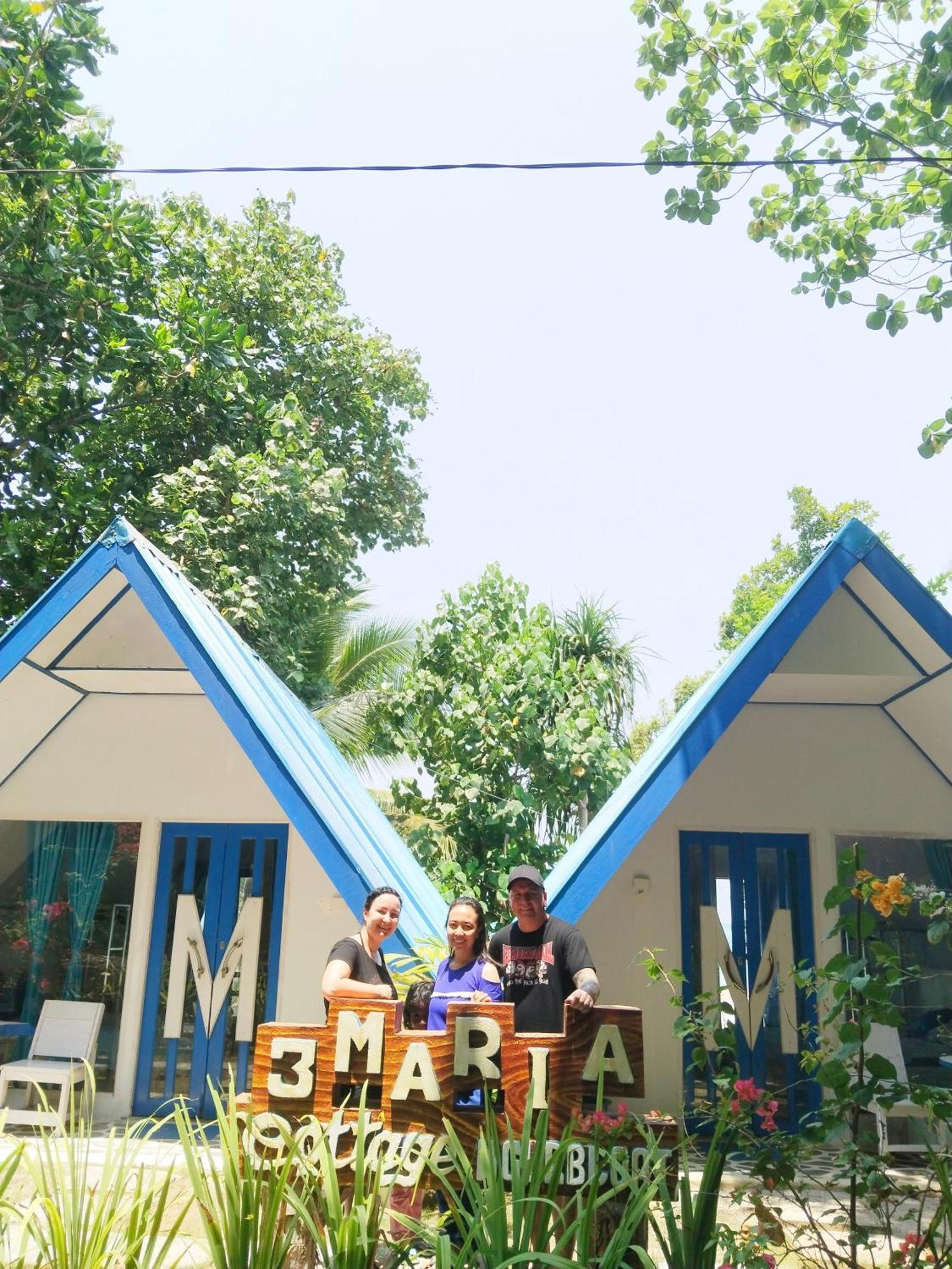 Tria Maria Cottage Ngurbloat الغرفة الصورة